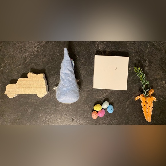 Easter Decor Set - Lot #5 - Picture 2 of 8